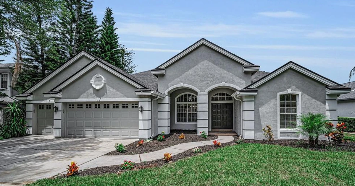 Listing photo of a home in Palm Harbor, FL